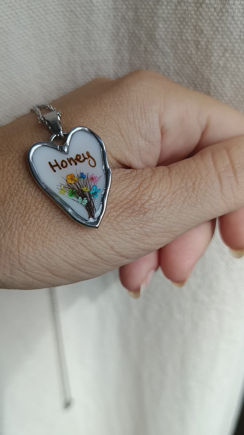 Collana con ciondolo personalizzato con i peli del tuo animale del cuore