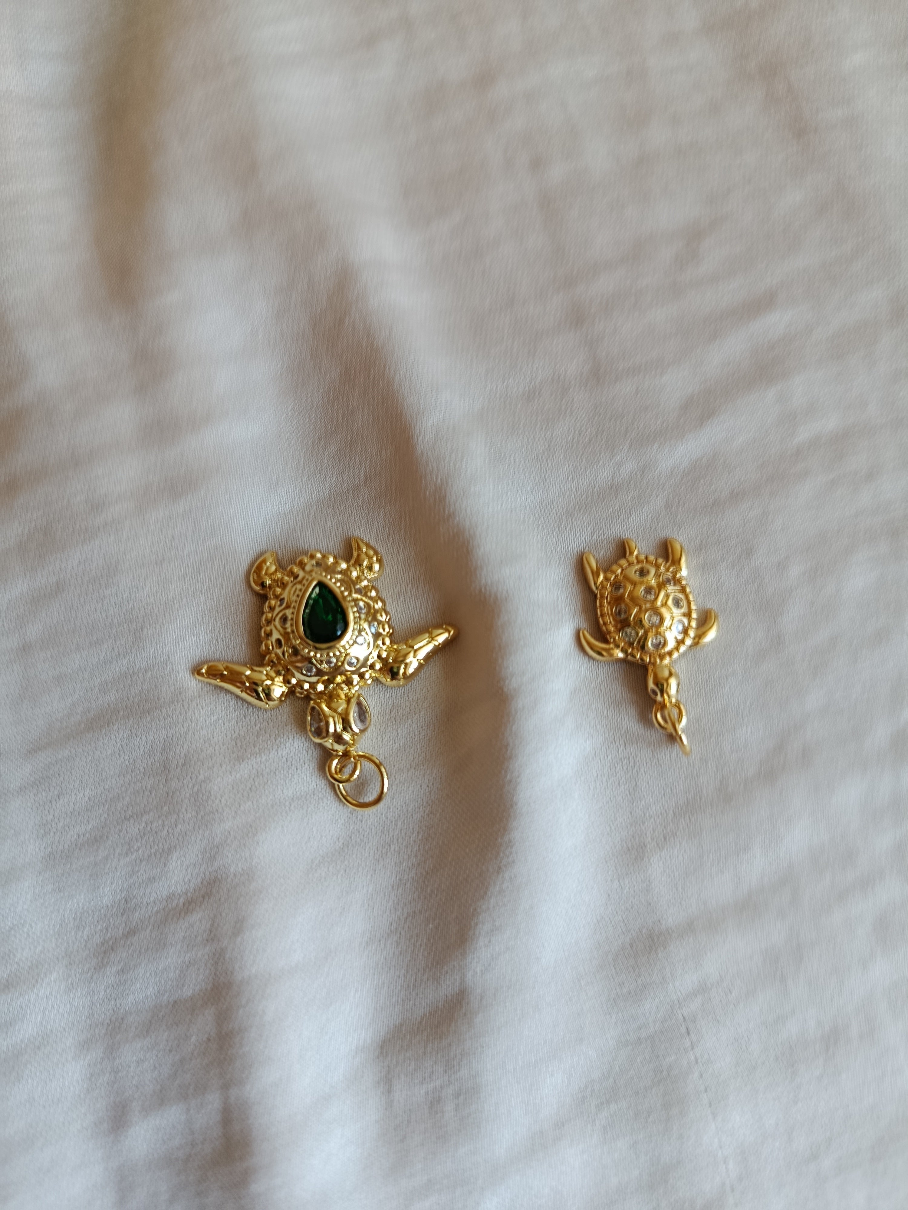 Ciondolo Tartaruga con pietra verde