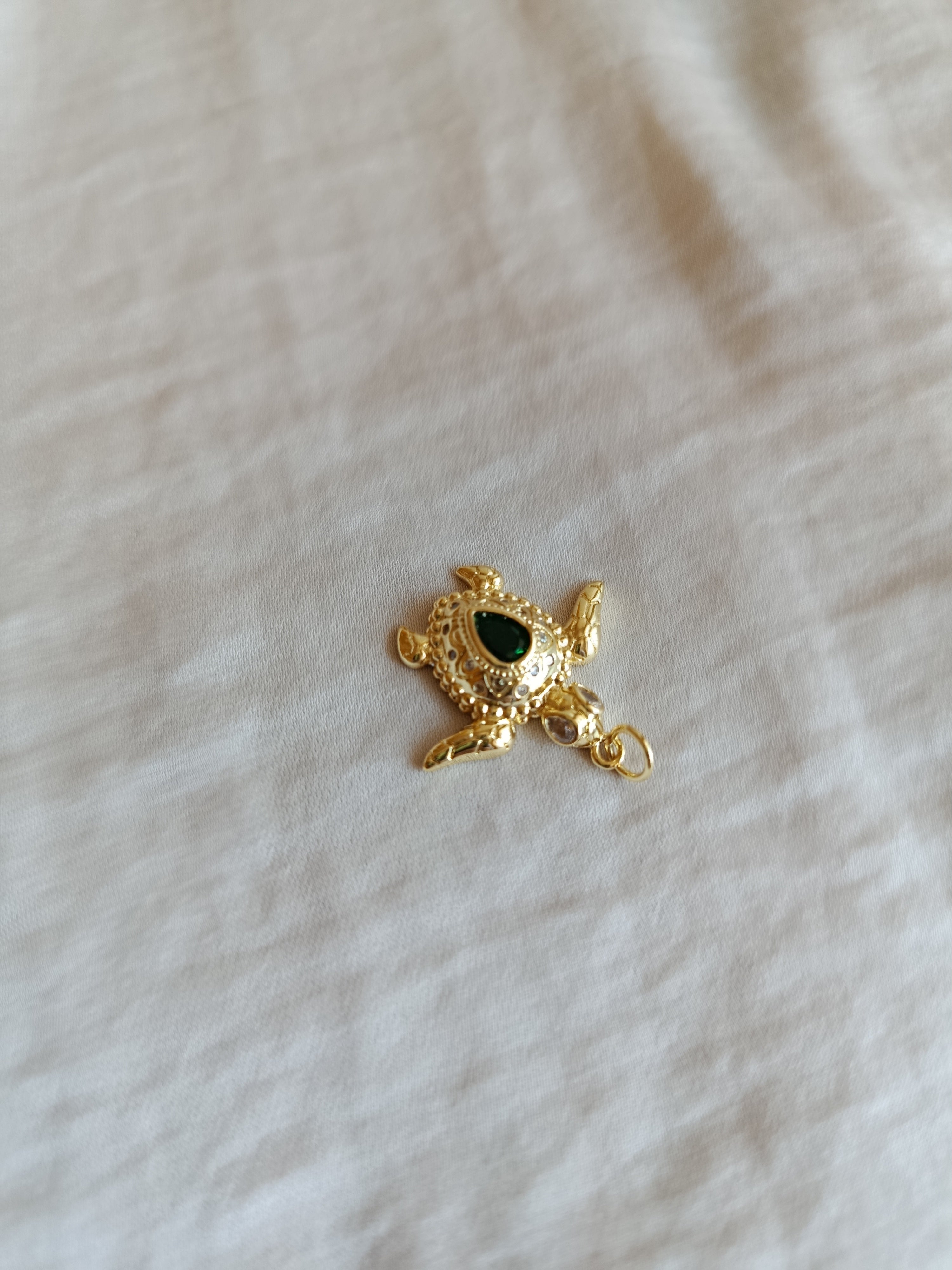 Ciondolo Tartaruga con pietra verde